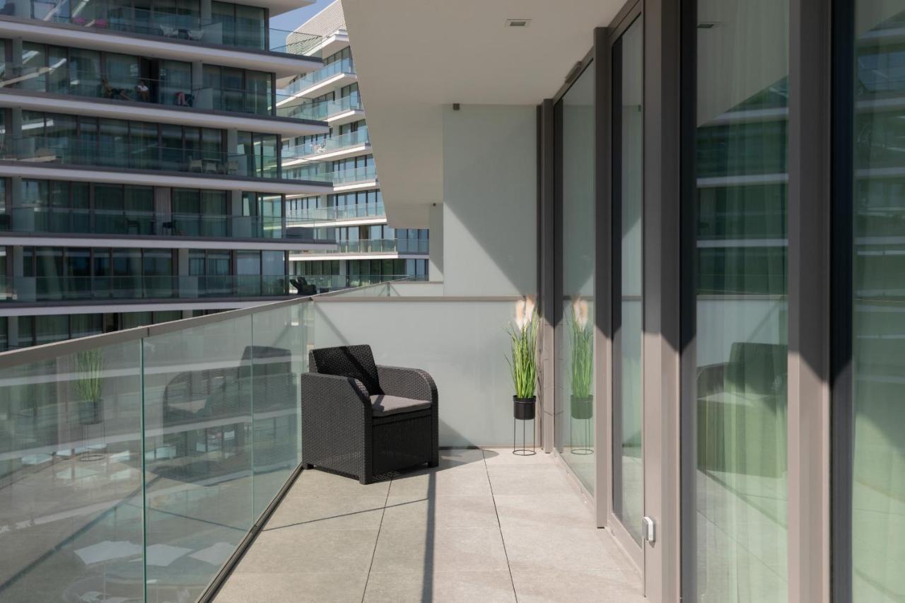 Royal Waves & - With Parking By Renters Apartment