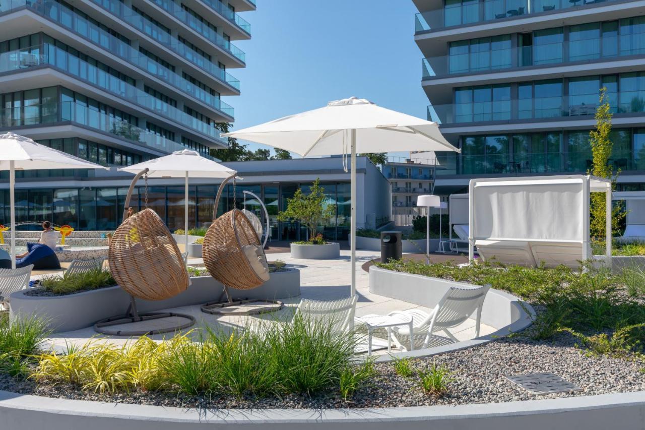 Royal Waves & - With Parking By Renters Apartment *