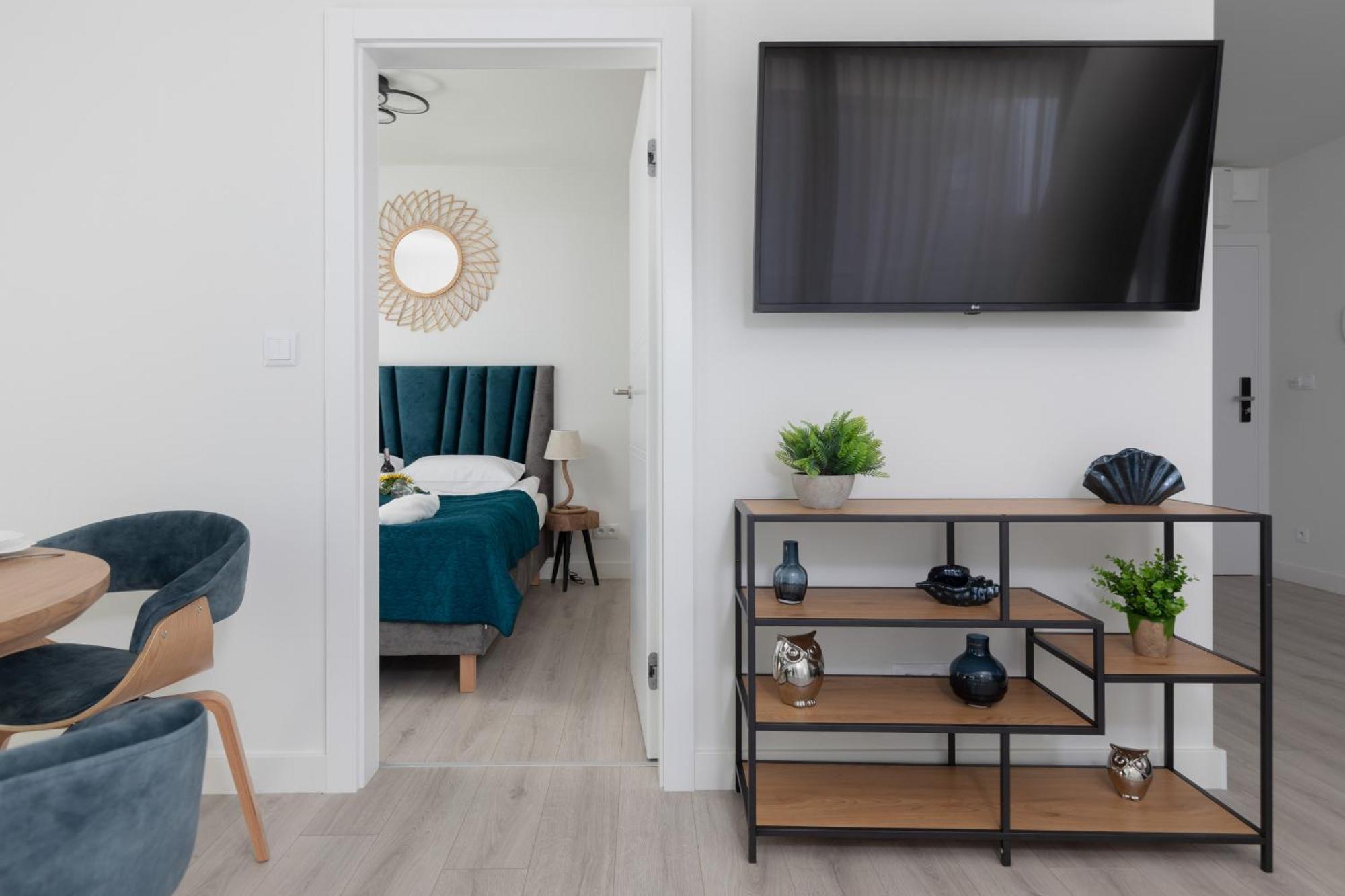 Royal Waves & - With Parking By Renters Apartmán